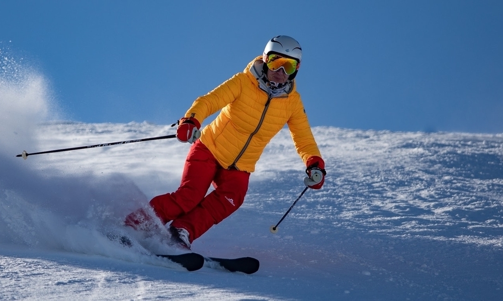 man-skiing