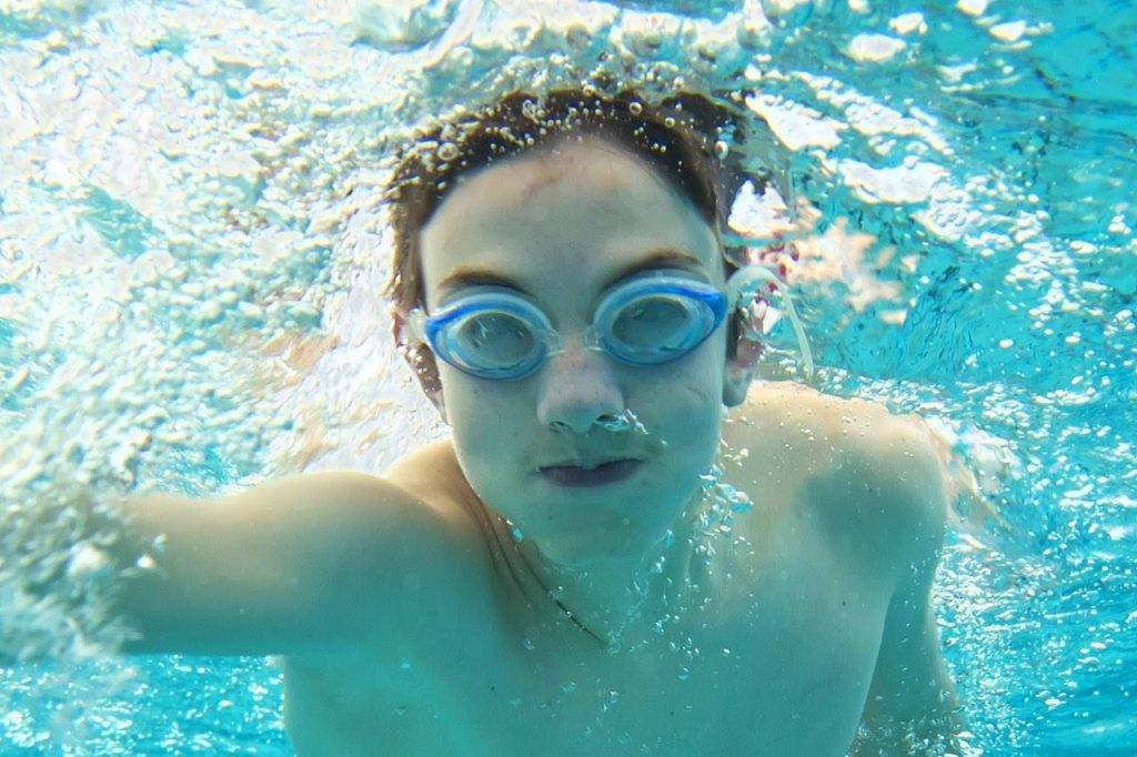Can You Swim With Contacts With Goggles