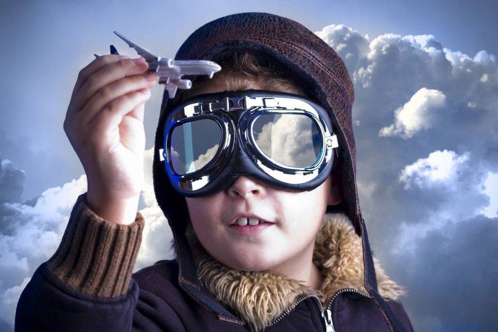 bg-child-dreams-flight-goggles-1024x682-1