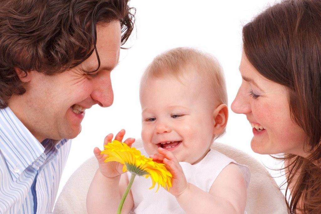 family-caucasian-flower-mom-dad-baby-1024x682-1
