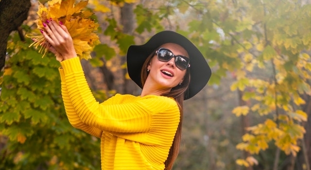 happy-woman-wearing-sunglasses-in-autumn-640x350-1